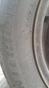 Predám kolesá 175/65 R15 84T a puklice Toyota - 2