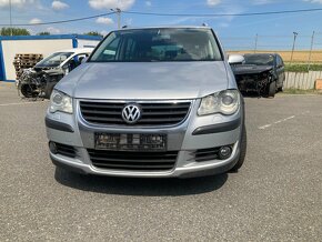 Volkswagen Touran Cross DSG 1T2 7 míst - 2