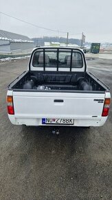 Mazda B2500 - 2