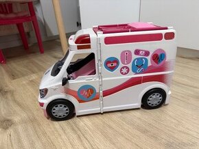 Sanitka Barbie + dve Barbie + karavan Barbie = spolu 50€ - 2