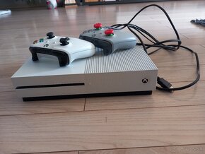 X box one S - 2