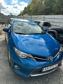 Toyota Auris hybrid - 2