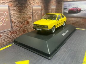 Škoda Garde 1:43 na podstavci + časopis - 2