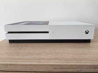 Predávam Xbox One S s pamäťou 1T - 2