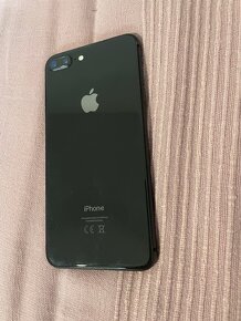 Krásny Iphone 8 64GB čiernej farby - 2