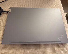 Lenovo Thinkpad T14s 2 generacia, ALUMINIUM BODY - 2