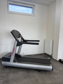 Life Fitness integrity - profi běžecký pás - 2