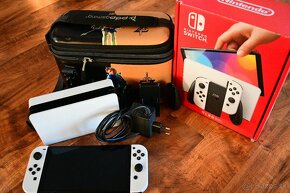 Nintendo Switch (OLED) White + taška + balík hier - 2