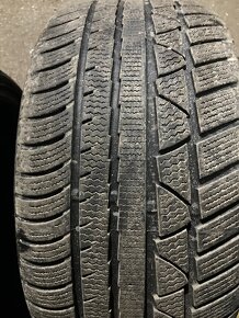 255/35R19 - 2