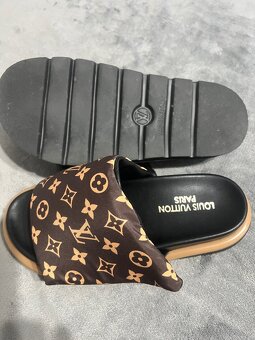 Šľapky Louis VUITTON - 2