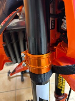 Okuliare/ bryle/ triple clamp ktm six days s drziakmi - 2