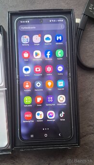 Samsung galaxy Zflip 6 s prislusenstvom - 2