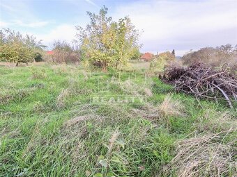 Na predaj stavebný pozemok v obci Malé Vozokany, 550 m2 - 2