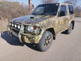 Mitsubishi Pajero POHON 4x4 + UZAVIERKY - 2