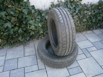 Predám 2x letné pneu MOMO 205/70 R15C 106/104T - 2