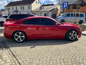 Dodge Charger 2015 3.6 krasne - 2