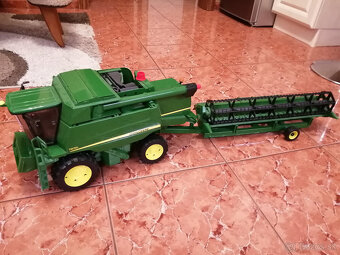 Predám Bruder Kombajn John Deere - 2