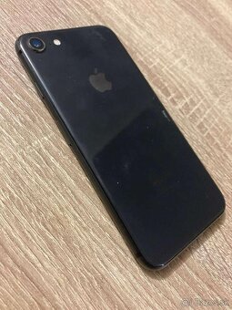 iPhone 8 / 64GB prasknutý displej - 2