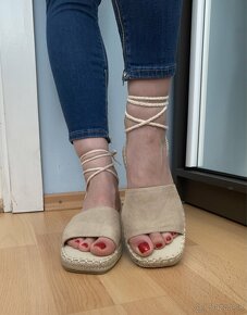 Bledé šnurovacie espadrilky - 2