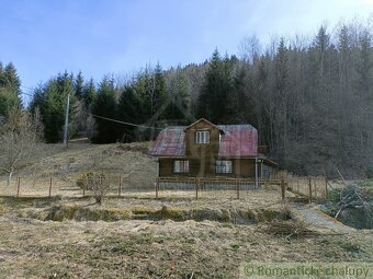 Zachovalá drevenica s murovanou prístavbou priamo pod leso - 2