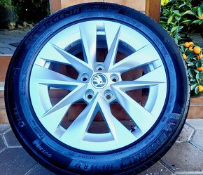 alu R17 5x112, letné pneu 205/55, orig. nová Škoda Octávia - 2