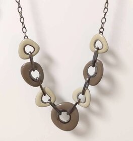 Kovový náhrdelník so 7 ozdobnými prvkami-bižutéria - 2