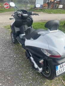 Piaggio MP3 - 2