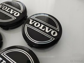 Stredove kryty diskov Volvo cierne - 2