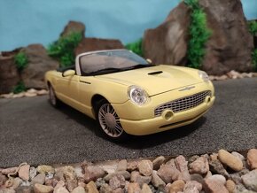 prodám model 1:18 ford thunderbird Cabrio 2000 - 2