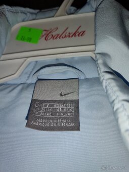 Dámska bunda nebeská S NIKE Akcia 5 EUR - 2