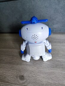 Tancujúci robot - 2