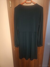 Smaragdové šaty s dlhým rukávom - 2