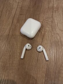 Apple AirPods 2. generácie - 2