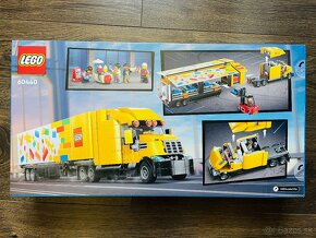Lego CITY Žltý kamión doručovacej služby 60440 - 2