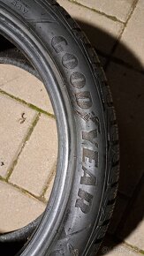 Zimná pneu.GoodYear225/45R17 - 2