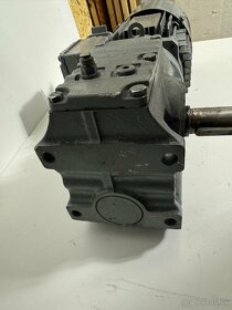 ELEKTROMOTOR S PREVODOVKOU 6,9 ot/min - 2