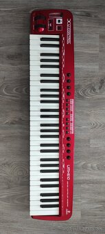 Behringer UMX610 MIDI keyboard - 2