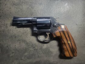 Revolver Smith and Wesson, Model 36 - 2