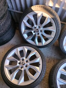 4ks alu disky orig. Škoda 5x112 R19 pneu 235/35 r19 - 2