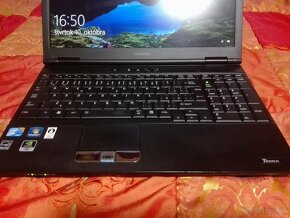 Toshiba. i5 4 x 3,2 GHz. 15,6“ HD+. 500 GB. WEB. COM port. - 2