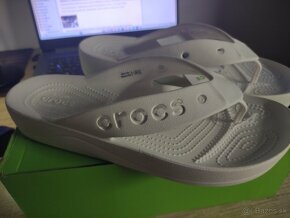 Crocs žabky - 2