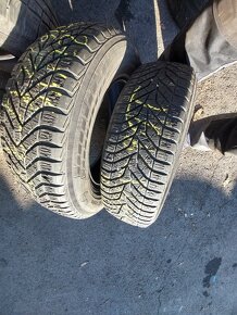 Predam zimne pneu 2x 195/65R15 Yokohama - 2