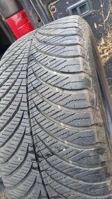 215/55R17. 94V  Goodyear zimné - 2