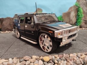 Prodám model 1:18 Hummer H2 - 2