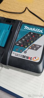 Makita 2xbaterka a nabíjačka nové - 2