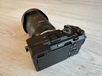 Sony Alpha a7C  v TOP stave - 2