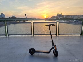 Xiaomi Mi Electric Scooter Pro 2 s tlmením Monorim v4 - 2