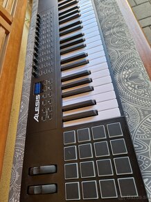 Alesis VI49 MIDI keyboard - 2