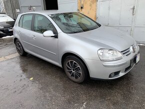 Volkswagen Golf 5 benzín - 2