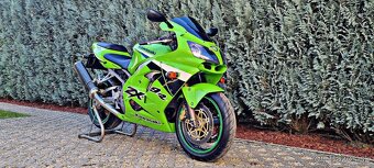 Kawasaki Ninja-ZX9R - 2